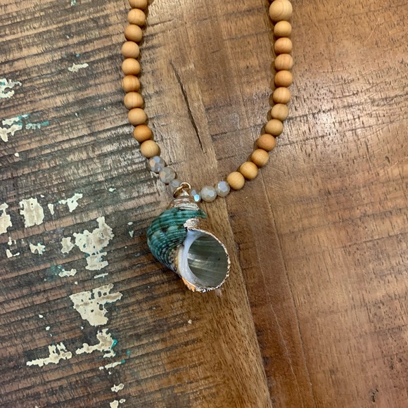 🌾 Artisan Shell Pendant Necklace - Picture 4 of 9